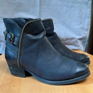 Walking Cradles Gaston Boots, size 6.5W